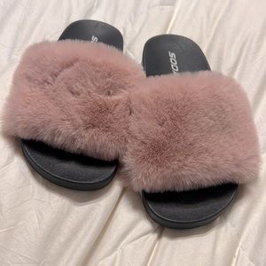 Soda Spin-S Slides-Mauve. Never worn, new in box! Pretty and soft!
